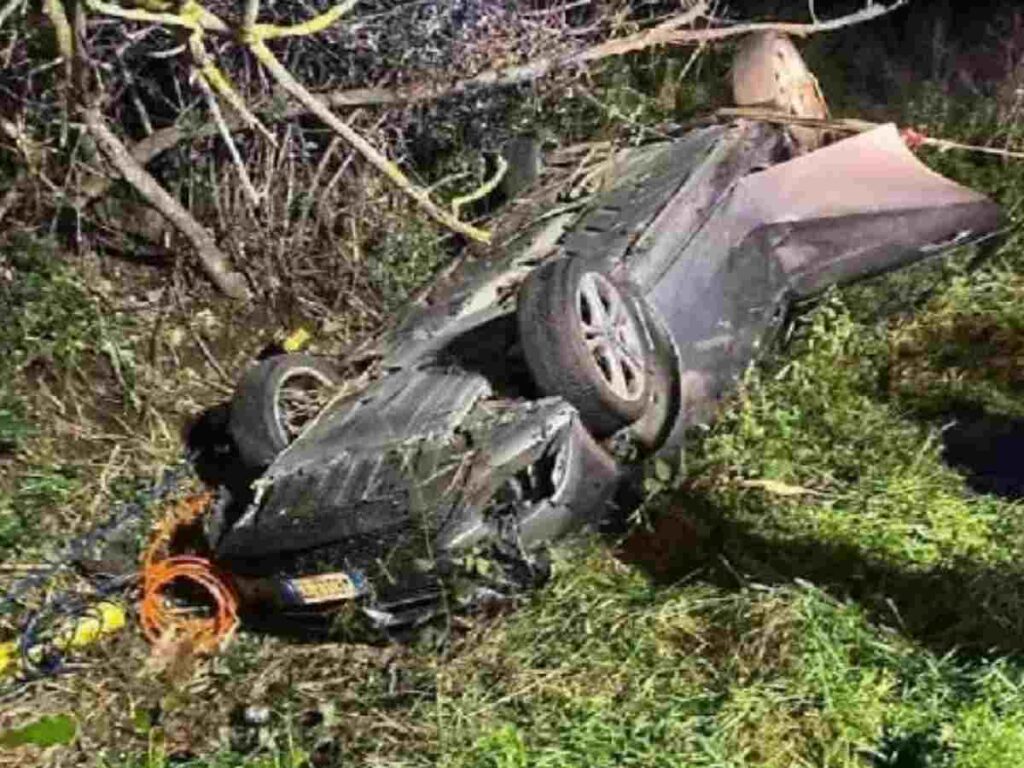 Fusignano, auto distrutta in un fosso: il conducente torna a casa a piedi. Mistero a Fusignano: auto incidentata trovata in un fosso, ma nessun ferito. Auto fuori strada a Fusignano: soccorsi allertati, ma il conducente è già a casa. Fusignano, paura per un’auto distrutta in un fosso: nessun ferito trovato. 
