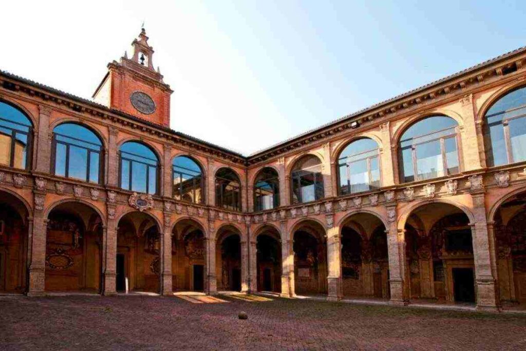 Biblioteche e musei bolognesi in affanno: "Senza prospettive e con pochi diritti". Lavoratori precari nei luoghi della cultura: protesta a Bologna. Il lato oscuro della cultura bolognese: personale in agitazione. Musei e biblioteche sotto organico: cresce il malcontento a Bologna. 