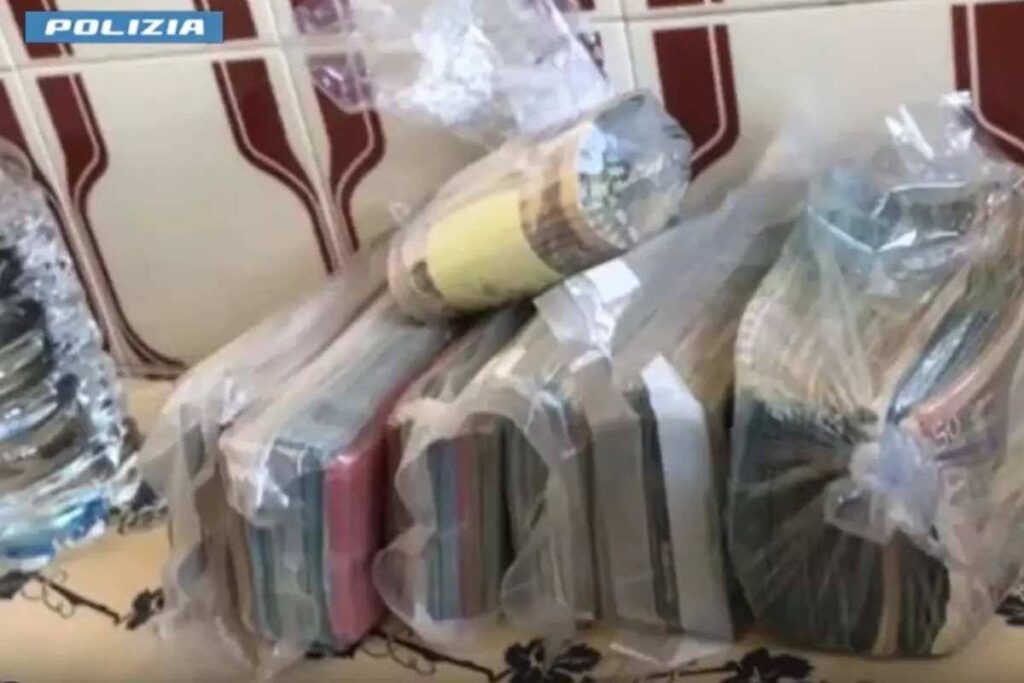 Squadra mobile e Dda in azione: smantellato un giro di droga. Operazione antidroga: arresti in diverse città italiane. Traffico di stupefacenti: organizzazione criminale nel mirino. Polizia e Dda fermano un traffico di droga tra Europa e Italia. 