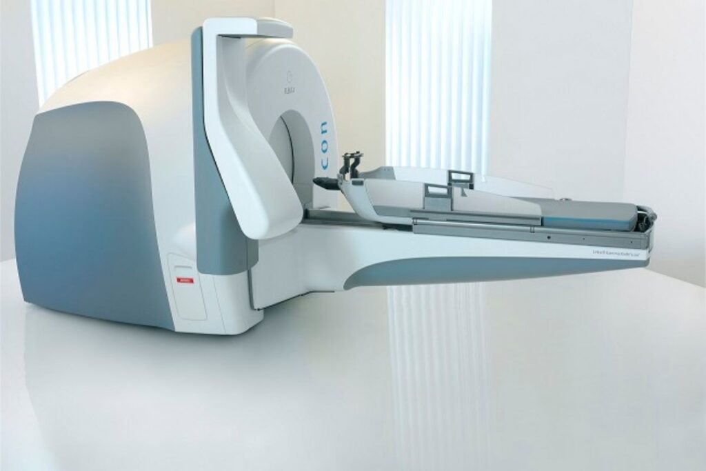 Inaugurata la nuova Gamma Knife a Cotignola. Gamma Knife ESPRIT in funzione a Maria Cecilia Hospital. Cotignola torna centro di riferimento per la radiochirurgia. Dopo l’alluvione, la Gamma Knife torna in Emilia-Romagna.