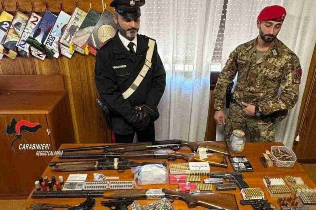 Arrestato per spaccio: nascondeva anche una scimitarra e pugnali. Medicina, blitz dei carabinieri: arrestato un uomo per droga e armi. Spaccio e possesso di armi illegali: 43enne finisce in carcere. Controllo dei carabinieri porta alla scoperta di un arsenale in casa. 