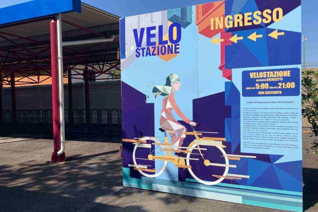 La nuova velostazione di Ferrara apre il 24 marzo. Ferrara Tua rinnova la velostazione cittadina. Più sicura e smart: ecco la nuova velostazione.