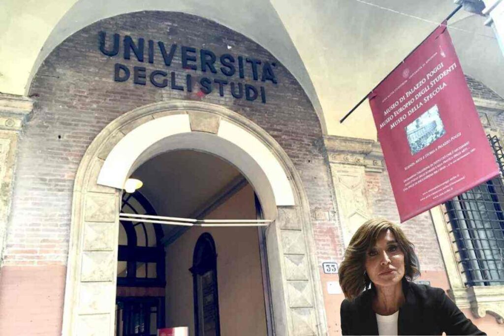 Scontri sfiorati tra manifestanti e polizia durante la protesta a Bologna. Università, protesta in centro a Bologna: tensione con le forze dell’ordine. Università e precarietà: a Bologna studenti in piazza contro il governo.