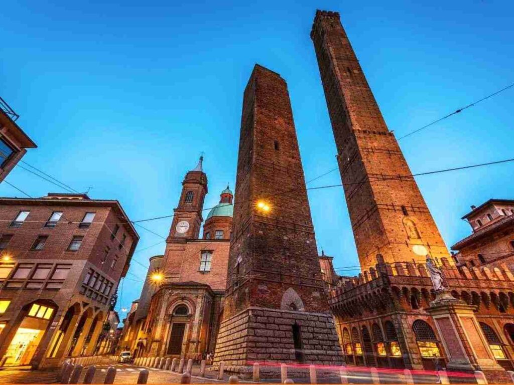 Il Comune di Bologna rilancia il centro con nuove regole. Decreto Unesco a Bologna: flessibilità e tutela a confronto. Bologna apre il centro storico al commercio sostenibile. Nuove opportunità per il commercio nel centro Unesco di Bologna. 