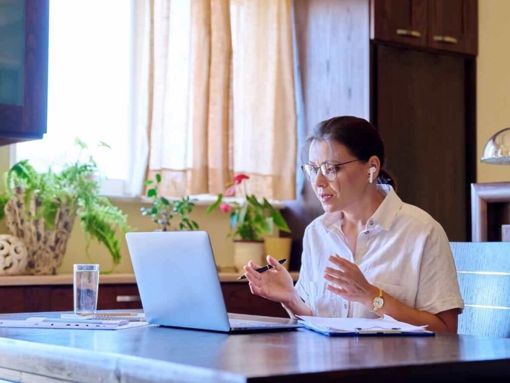 Psicologi online, boom di richieste tra i giovani. Salute mentale e digitale: oltre 20mila pazienti online. Terapia online: i numeri di un fenomeno in crescita.