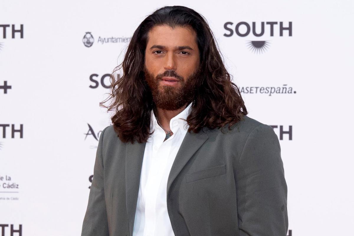 Can Yaman durante un evento sul red carpet