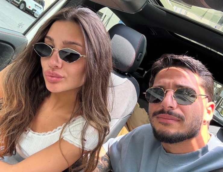 Selfie di Cristina e Gianmarco in macchina