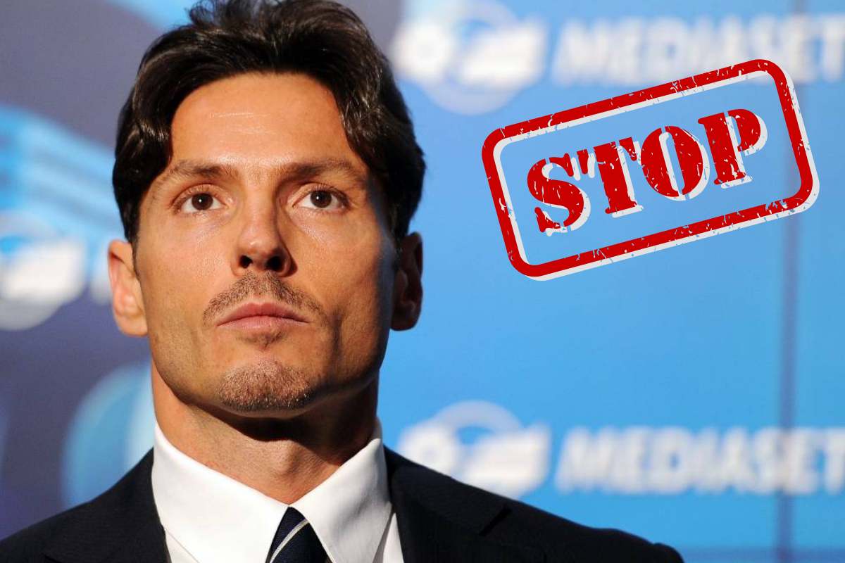 pier silvio berlusconi su sfondo mediaset