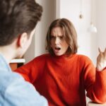 Crisi di coppia, ragazza che urla contro il partner