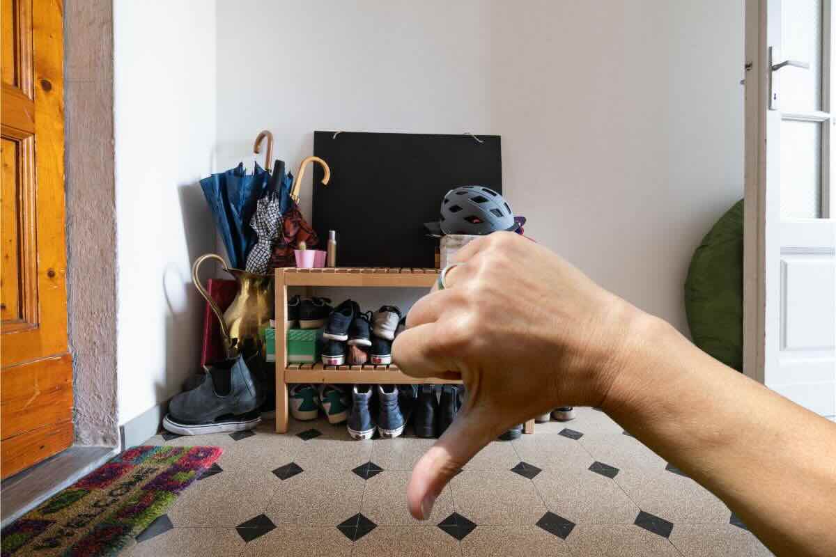Scarpiera disordinata, pollice in giù